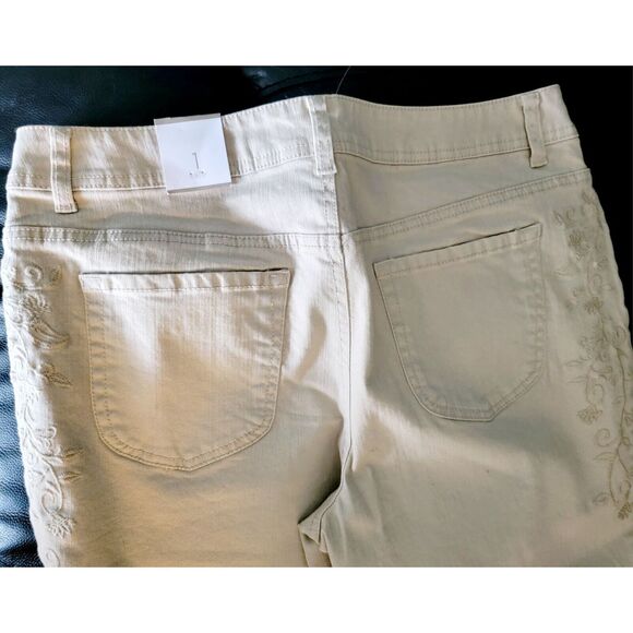 Chico's 1 Crop Pants Tan Tonal Floral Scroll Embroidery‎ Khaki Size 8-10 NWT - Picture 6 of 11